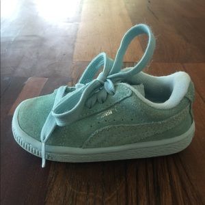 Puma Suede Monotone Sneakers